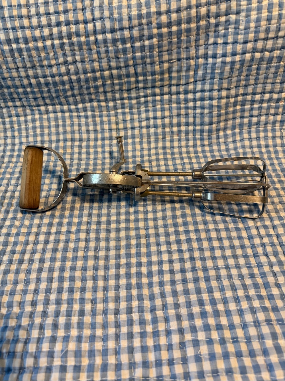 Maid of Honor Vintage 1950s Manual Hand Crank Egg Beater Mixer Wood Handle